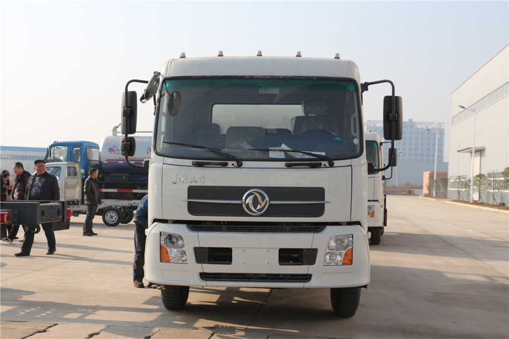 國(guó)六東風(fēng)天錦清洗吸污車(chē)