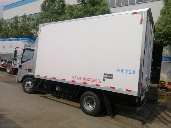 國(guó)六 福田歐馬可S1寬體冷藏車