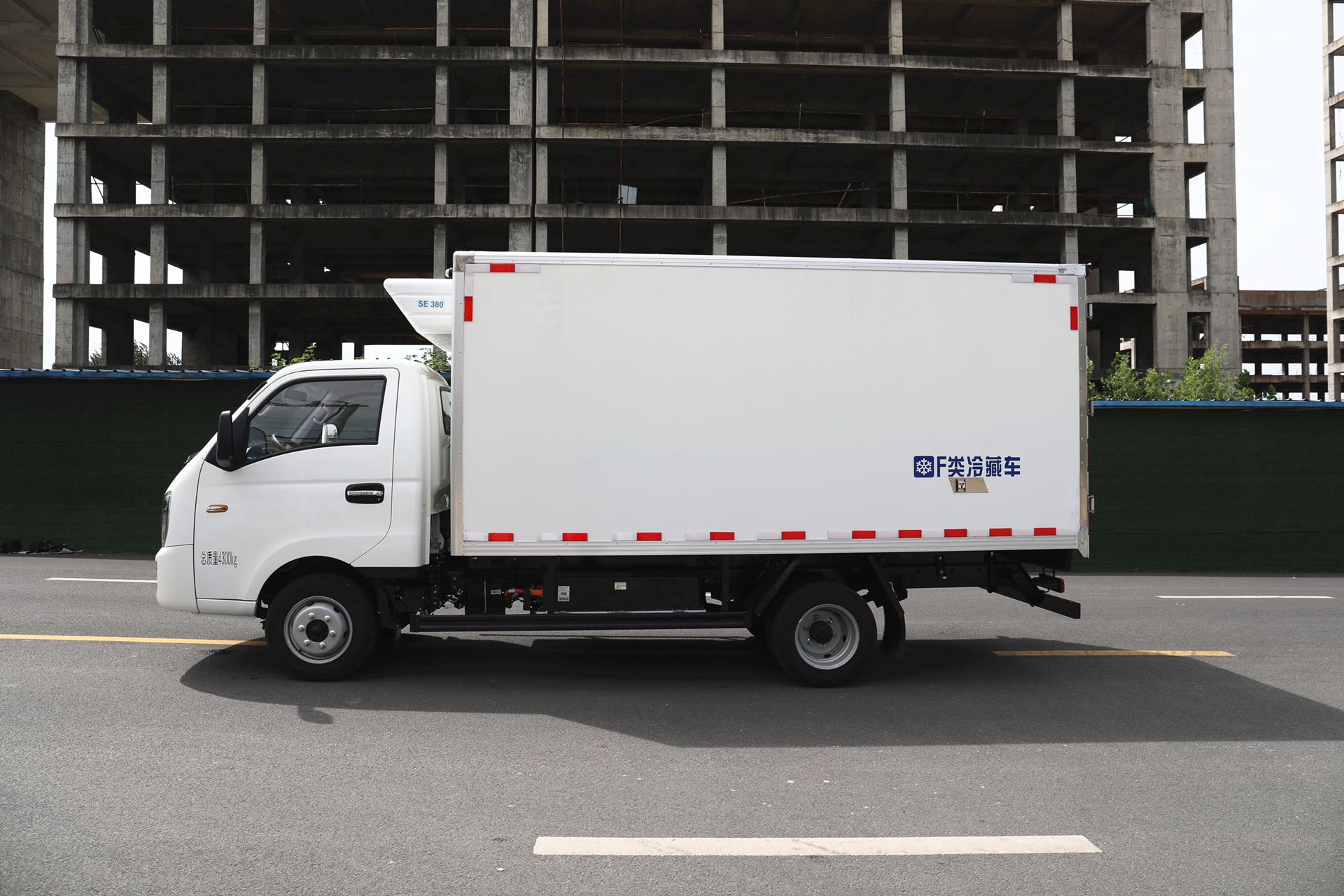 吉利 鋒銳V5E純電動(dòng)冷藏車