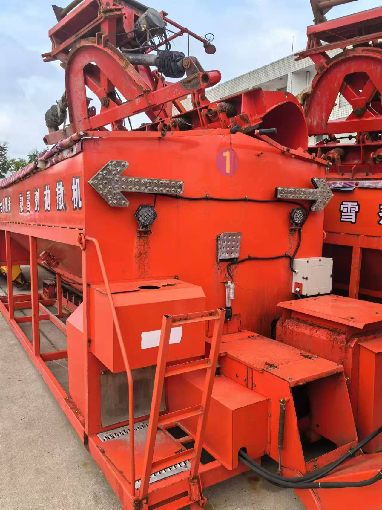 二手除雪鏟 二手融雪撒布機 二手掃雪滾 二手除雪車