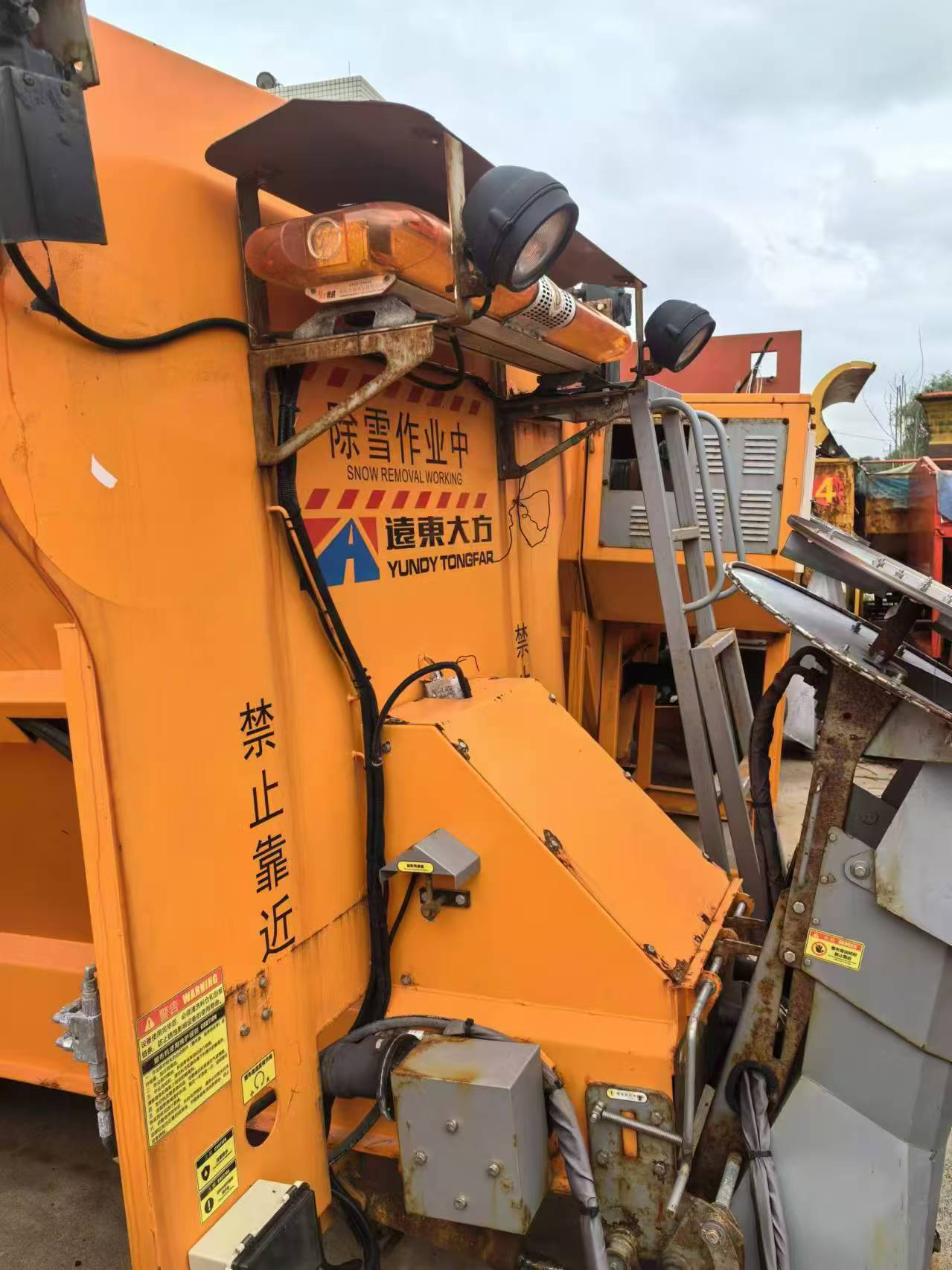 二手除雪鏟 二手融雪撒布機 二手掃雪滾 二手除雪車